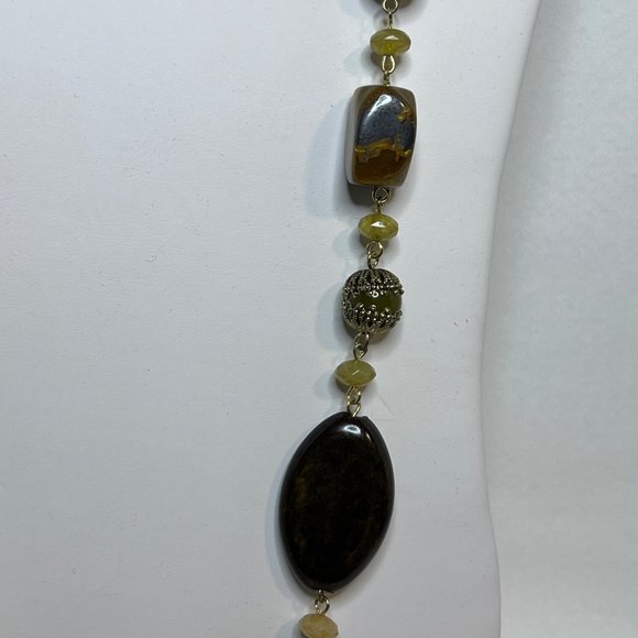 Avon Long Green Necklace with Tiger's Eye Accents (4309) - Picture 3 of 8